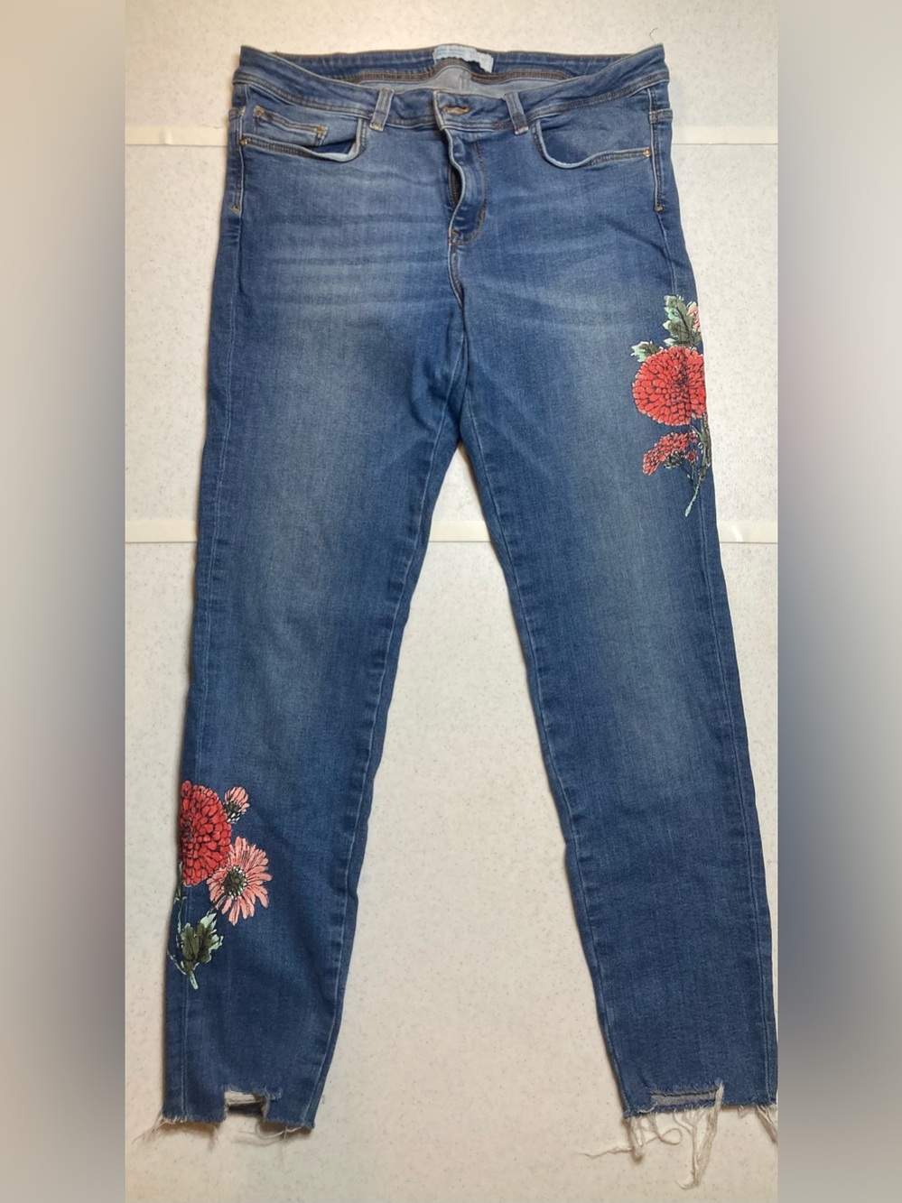 Zara Women’s basic Z1975 floral ankle cropped blue jeans US sz 8